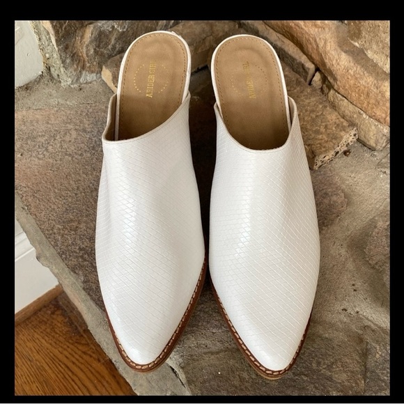 BUCKLE A Rider Girl White snake texture Block heel mules western pointed toe new - Picture 3 of 7